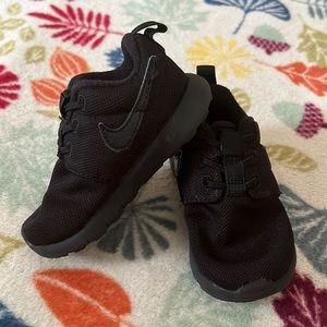 NIKE TODDLER ROSHE